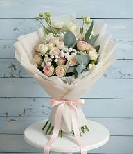 Букет цветов из:  Розы и Лизиантусы в Новорождественской