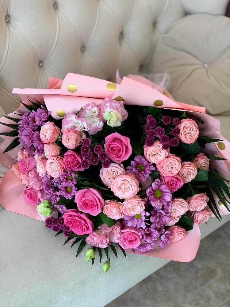 Букет цветов из: Хризантемы, Розы и Лизиантусы в Новорождественской