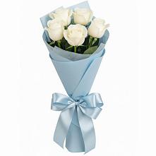 Букет 5 Белых роз Проуд в Новорождественской
