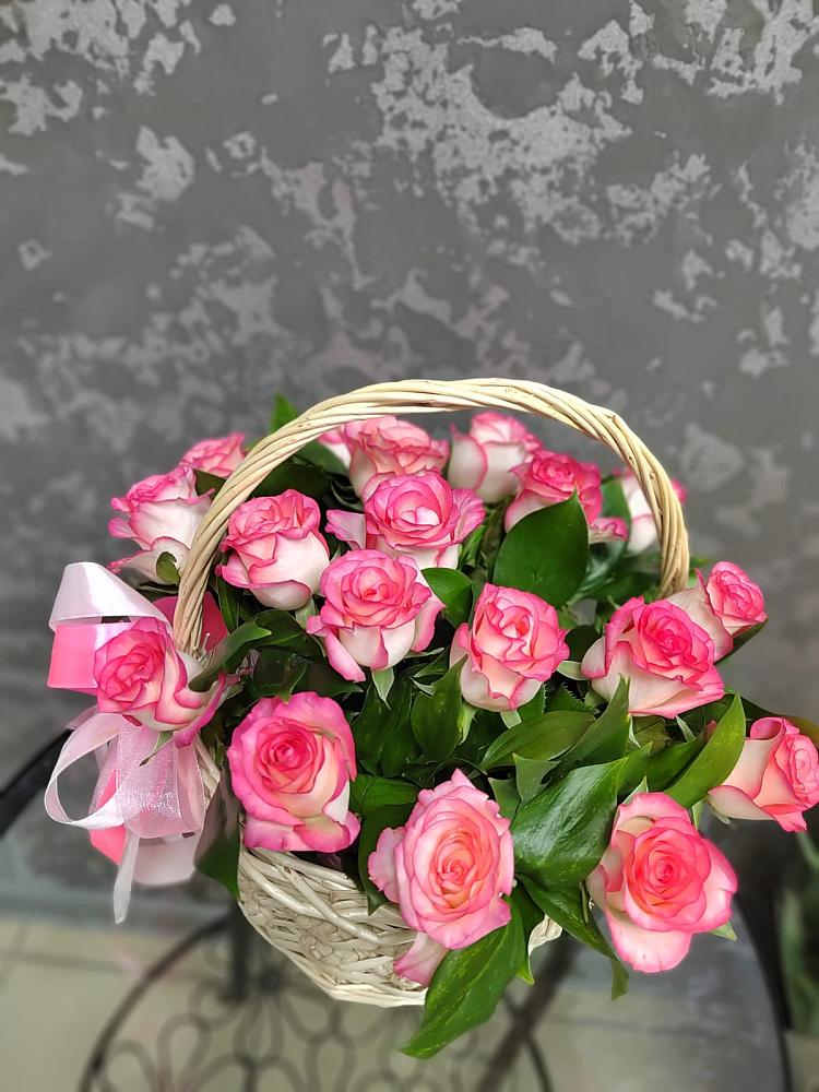 Цветочная композиция из Розы в корзине в Новорождественской