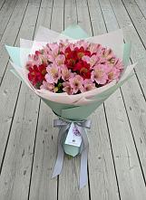 Букет цветов из:  Альстромерии в Новорождественской