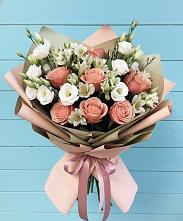 Букет цветов из:  Розы, Альстромерии и Лизиантусы в Новорождественской