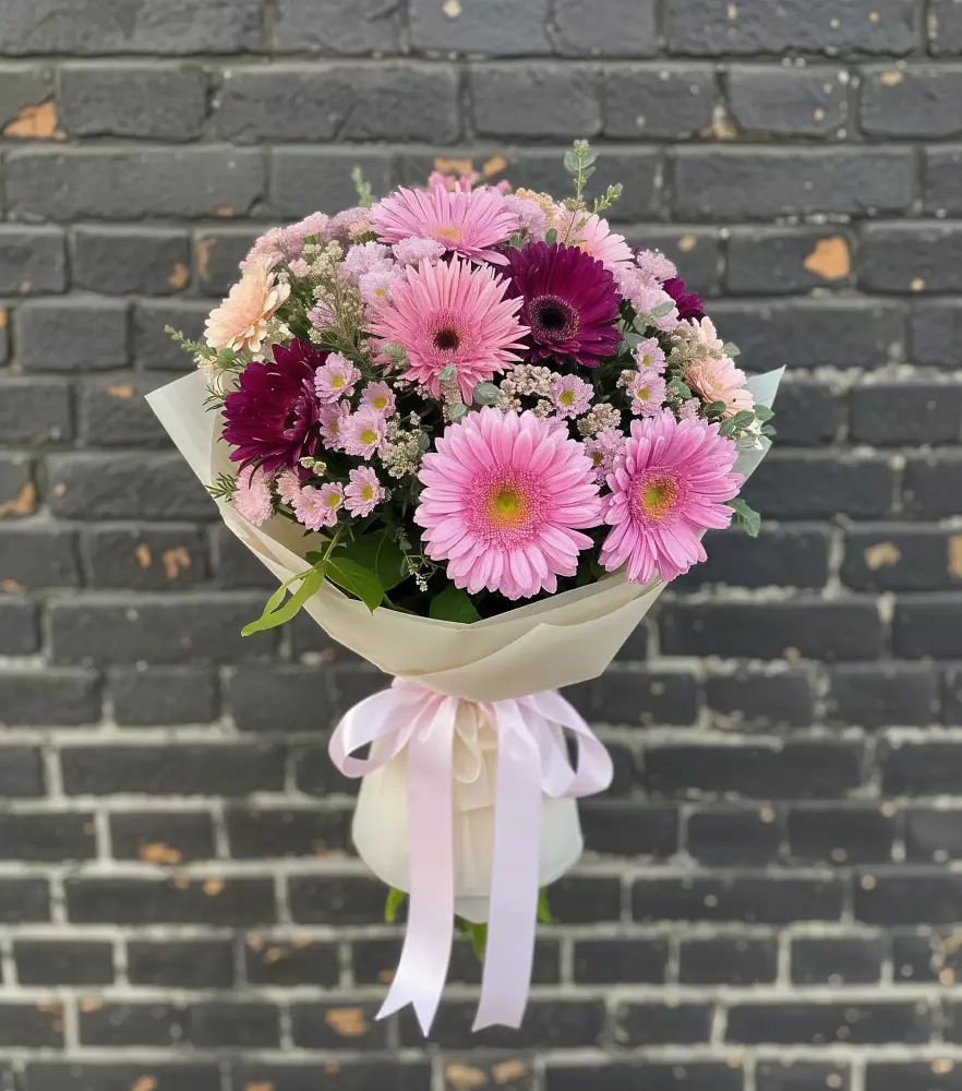 Букет цветов из: Герберы и Хризантемы в Новорождественской