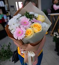Букет цветов из:  Герберы, Розы и Хризантемы в Новорождественской