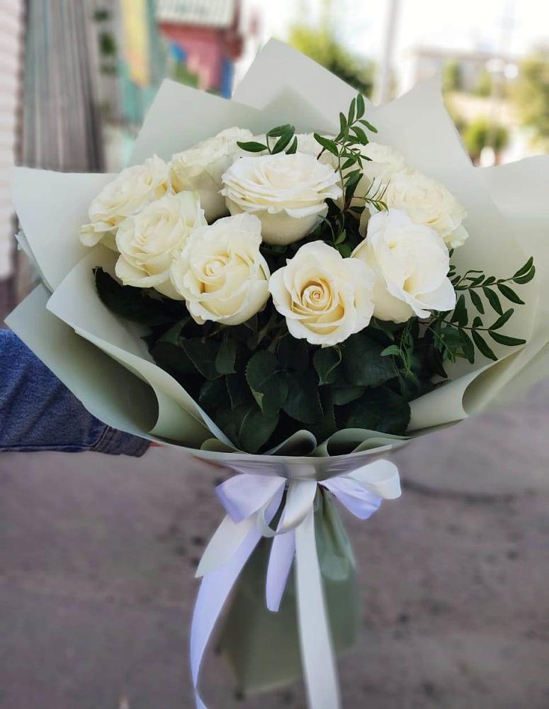 Букет Белые розы Проуд в Новорождественской