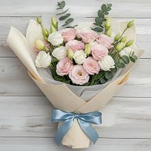 Букет цветов из:  Лизиантусы в Новорождественской