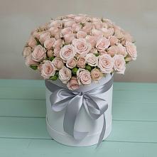 Цветочная композиция из Розы в шляпной коробке в Новорождественской