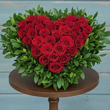 Цветочная композиция из Розы в виде сердца в Новорождественской