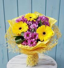Букет цветов из:  Хризантемы и Герберы в Новорождественской
