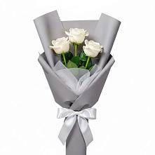 Букет 3 белые розы в Новорождественской
