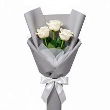 Букет 3 белые розы в Новорождественской