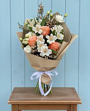 Букет цветов из:  Альстромерии, Лизиантусы, Розы и Хризантемы в Новорождественской