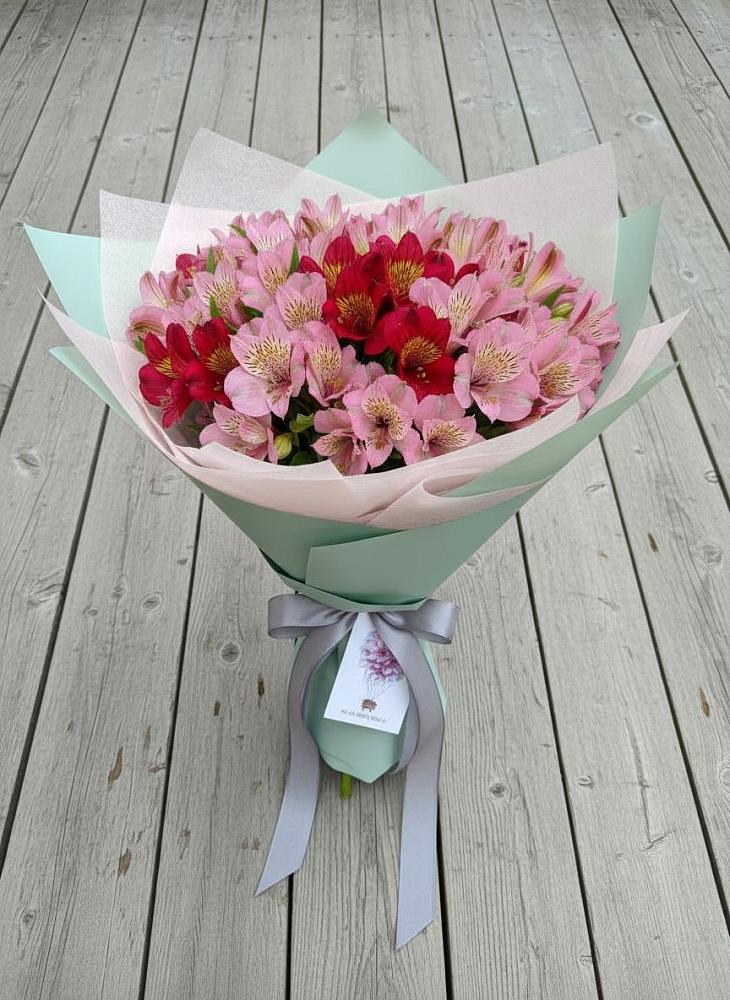 Букет цветов из: Альстромерии в Новорождественской