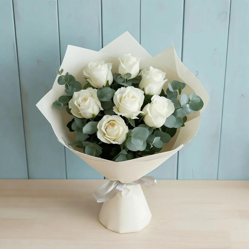 Букет Белые розы в Эвкалипте в Новорождественской
