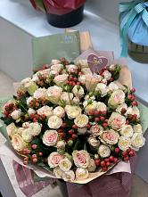 Букет цветов из:  Розы в Новорождественской