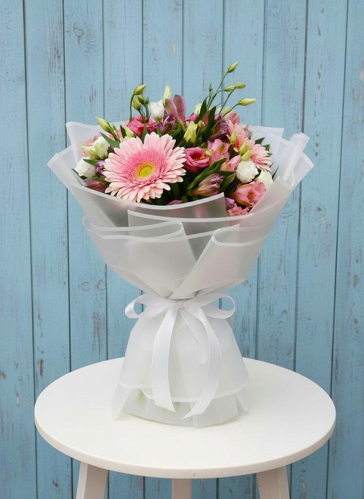 Букет цветов из: Герберы, Альстромерии и Лизиантусы в Новорождественской