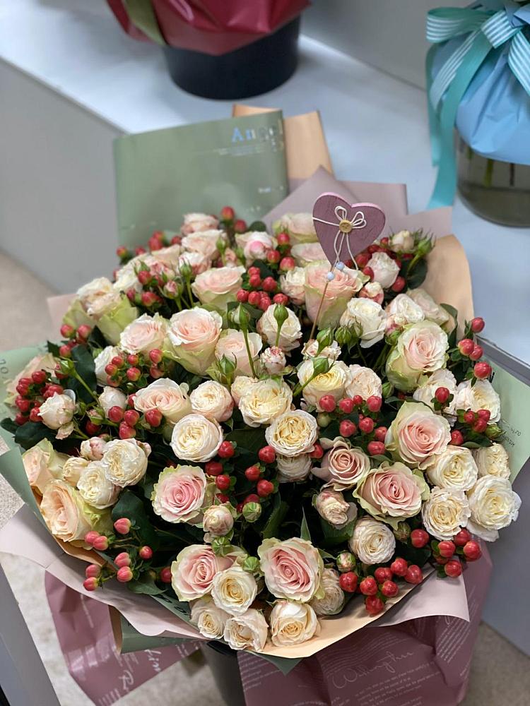 Букет цветов из: Розы в Новорождественской