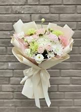 Букет цветов из:  Гвоздики, Розы, Лизиантусы и Хризантемы в Новорождественской