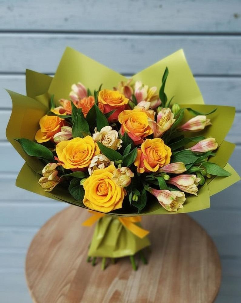 Букет цветов из: Альстромерии и Розы в Новорождественской