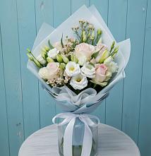 Букет цветов из:  Розы и Лизиантусы в Новорождественской