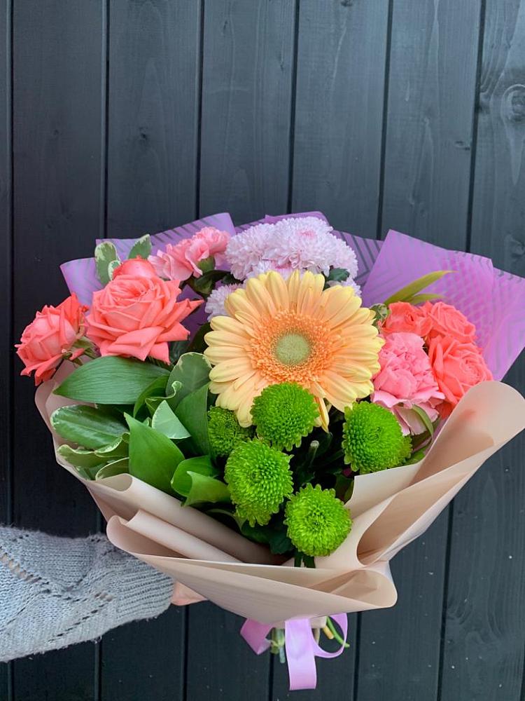 Букет цветов из: Гвоздики, Розы, Герберы и Хризантемы в Новорождественской