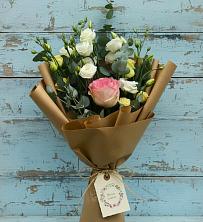 Букет цветов из:  Розы и Лизиантусы в Новорождественской