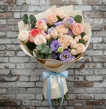 Букет цветов из:  Розы, Лизиантусы и Гвоздики в Новорождественской