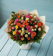 Букет Микс из разноцветных кустовых роз в Новорождественской