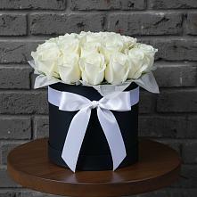 Цветочная композиция из Розы в шляпной коробке в Новорождественской